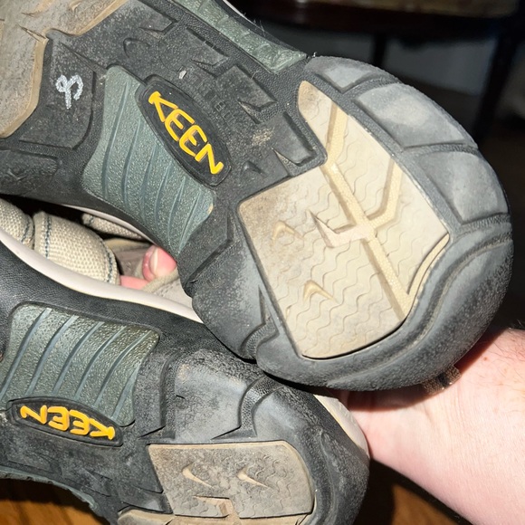 Gently worn men’s Keens - Picture 7 of 13